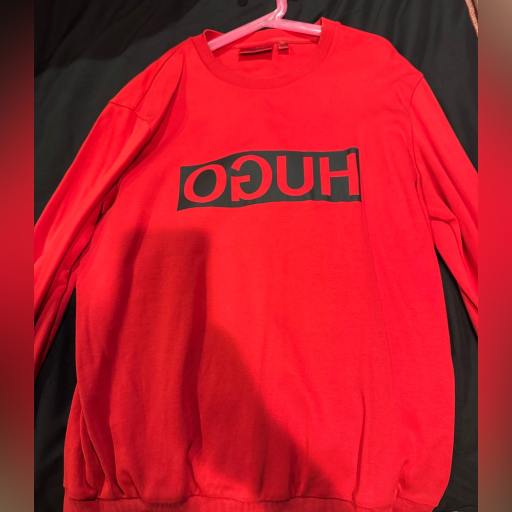 Hugo boss sweater 
Size small red